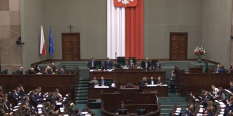 Sejm Dzieci i Młodzieży: nastolatek mówił o PiS, wyłączono mu mikrofon. Oficjalnie zrobiono to z innego powodu [WIDEO]