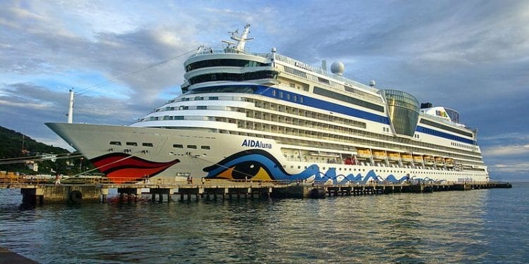 Piosenkarz wyskoczył ze statku do oceanu? Trwa akcja ratunkowa