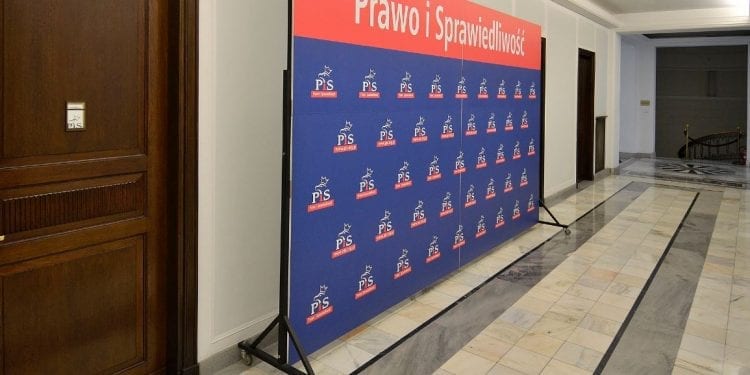 Zaskakująca decyzja radnego. Po 13 latach odchodzi z PiS! „Chciałem przeprosić moją rodzinę”