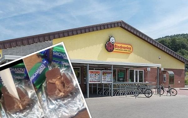 Robaki w cukierkach kupionych w Biedronce. Jest odpowiedź sklepu [WIDEO]