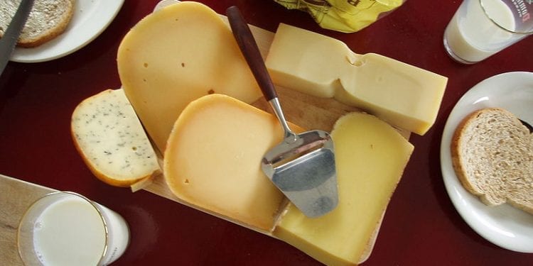 13-latek zmarł po uderzeniu plasterkiem żółtego sera. Kolega chciał zrobić żart