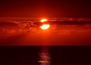 Silna burza słoneczna uderzy w Ziemię. W Polsce będzie można zobaczyć zorzę polarną!