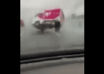 Tajfun sieje zniszczenie w Japonii. Zmiótł ciężarówkę z powierzchni ziemi [WIDEO]