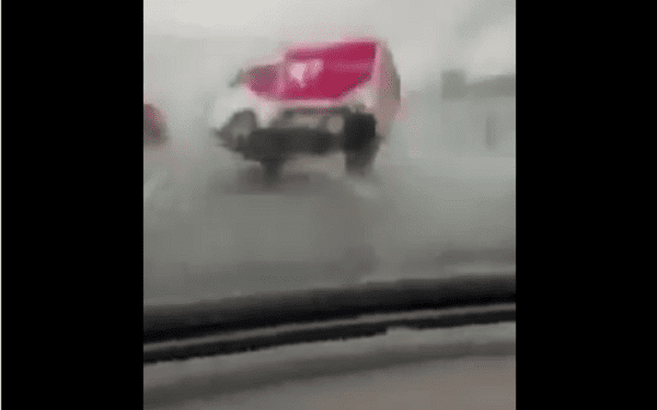 Tajfun sieje zniszczenie w Japonii. Zmiótł ciężarówkę z powierzchni ziemi [WIDEO]