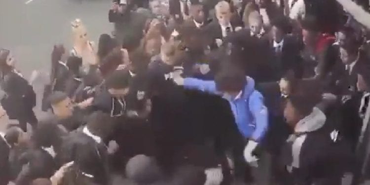 Londyn: Licealiści wywołali zamieszki. Biły się dziesiątki osób [WIDEO]