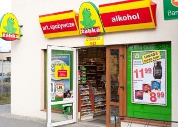 Sklepikarz z Żabki nie chciał obsługiwać sympatyków PiS. Jest stanowcza reakcja firmy!