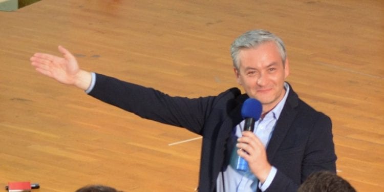 Biedroń: Mówienie o głupich Polakach, którzy nie zrozumieli, że trzeba bronić Polski jest błędem