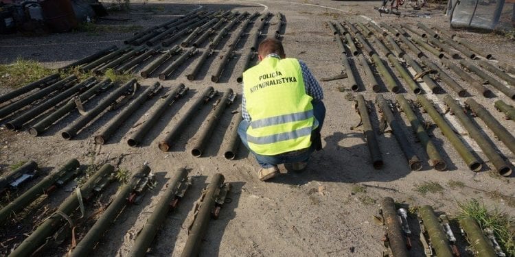 Lubliniec: Miał cały arsenał w ogródku. M.in. wyrzutnie przeciwlotnicze i granaty
