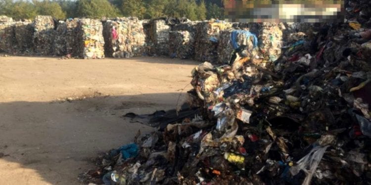 Policja rozbiła grupę przestępczą sprowadzającą do Polski odpady z Niemiec