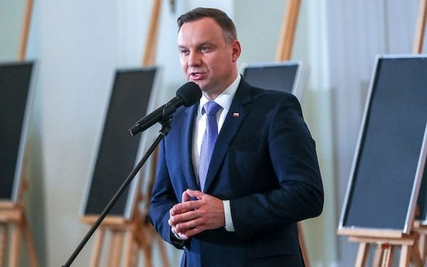 Prezydent odwiedził potrąconego w Oświęcimiu chłopca. 9-latek otrzymał prezent