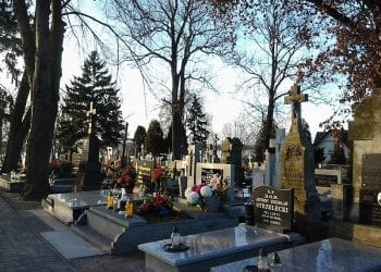 Dzień Wszystkich Świętych: Policja ostrzega przed kradzieżami i włamaniami. Jak się zabezpieczyć?