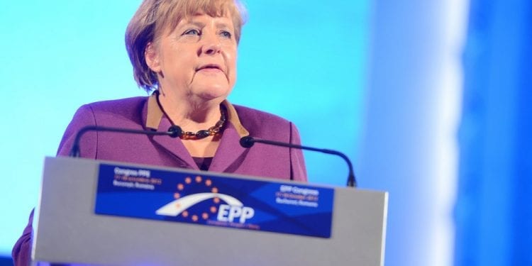 Polityczne trzęsienie ziemi w Niemczech. Merkel straci szefostwo we własnej partii