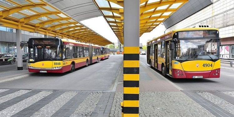 Warszawa: Bezdomni będą jeździli autobusami za darmo? Są nowe przepisy