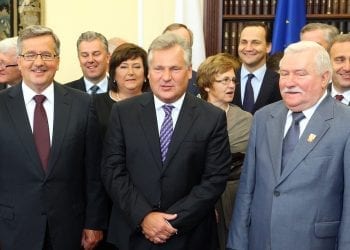 Bronisław_Komorowski_zaprzysiężenie_2010_Kancelaria_Senatu Lech Wałęsa Aleksander Kwaśniewski