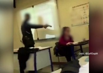 Francja: Uczeń celował z pistoletu do nauczycielki. Nagranie wywołało burzę [WIDEO]