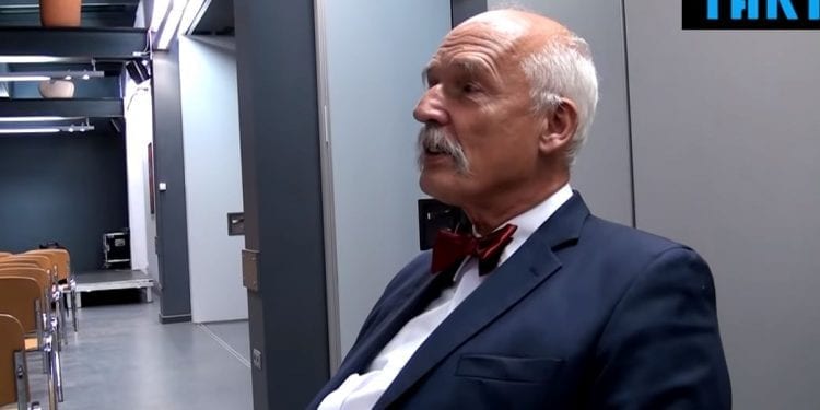 Wybory w Warszawie: Trzaskowski i Jaki przepychają się w mediach, a Korwin-Mikke… śpiewa piosenki. Nagranie hitem sieci [WIDEO]