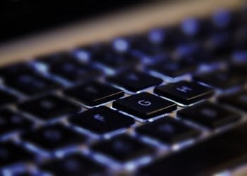 Skandaliczne zachowanie kandydata PiS. Wulgarnie obraził internautkę. „Głupia ci*a”