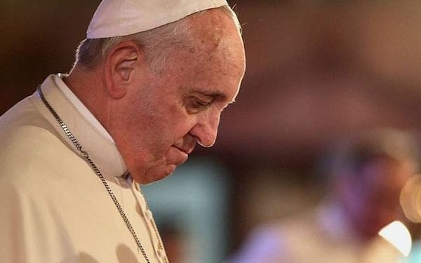 Stanowcze słowa papieża Franciszka. „Musimy wszyscy bronić Kościoła”