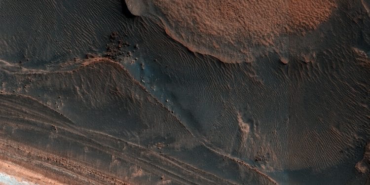 Nowa mapa Marsa pokazuje, że lodu jest na nim więcej, niż sądzono