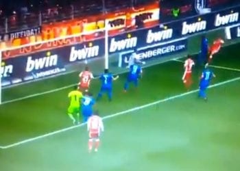 Nieprawdopodobna sytuacja w meczu ligi niemieckiej. Gola w ostatniej minucie zdobył… polski bramkarz [WIDEO]