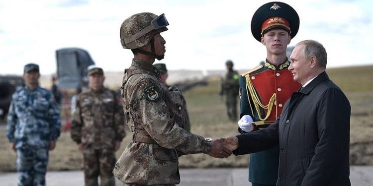 Rosyjski analityk nie ma wątpliwości: jego kraj szykuje się do wojny. Wskazuje, kiedy do niej dojdzie