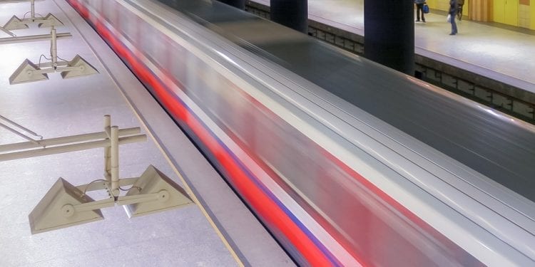 Wypadek w warszawskim metrze. „Schody gwałtownie przyspieszyły”