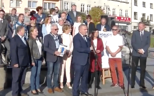 Na spotkanie z Grzegorzem Schetyną przyszło… 20 osób! Zdjęcie hitem [FOTO]