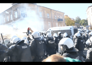 Kilkadziesiąt osób zatrzymanych, dwóch policjantów w szpitalu. Ulicami Lublina przeszedł Marsz Równości [WIDEO]