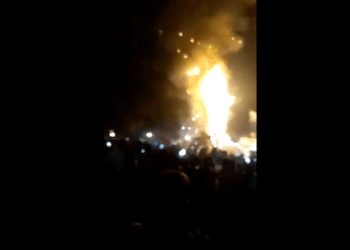 Pociąg wjechał w tłum ludzi, co najmniej 50 osób nie żyje. Wszystko zarejestrowała kamera [WIDEO]