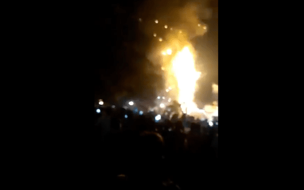 Pociąg wjechał w tłum ludzi, co najmniej 50 osób nie żyje. Wszystko zarejestrowała kamera [WIDEO]