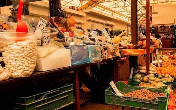 Konsumenci: Oczekujemy niższych cen warzyw i owoców w sklepach. Chcemy też wyższych stawek dla rolników