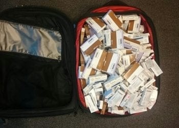 Turystka wiozła walizkę pełną nielegalnych sterydów i hormonów. Tłumaczyła, że to dla synów