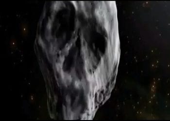 Kometa przypominająca czaszkę przeleci w pobliżu Ziemi. Pojawi się tuż po Wszystkich Świętych [WIDEO]