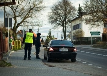 Uwaga kierowcy! Dziś wzmożone kontrole na DK74. Policja zatrzymuje w pięciu powiatach