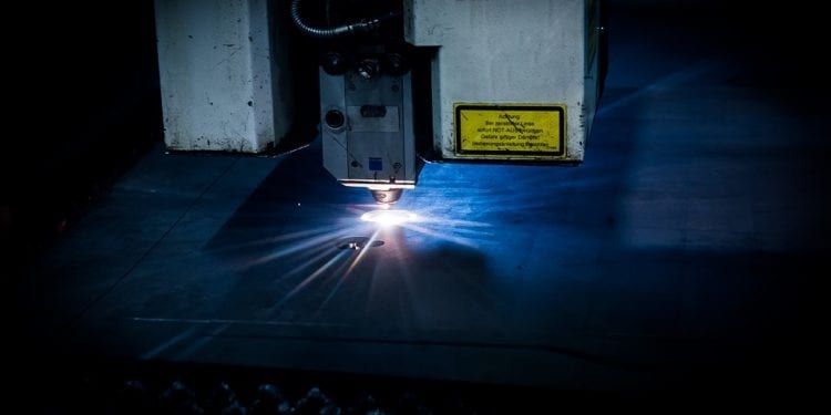 Tną diamenty i… rogówkę oka. Polacy stworzyli supermocne lasery w oparciu o rozwiązania noblistów