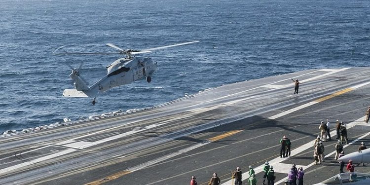 Wypadek na USS Ronald Reagan. Śmigłowiec spadł na lotniskowiec