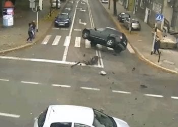 Gliwice: Wjechał na czerwonym świetle. Policja ujawnia nagranie z wypadku [WIDEO]