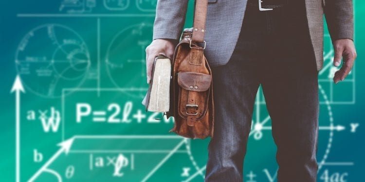 Ile wynosi pensja nauczyciela w Polsce? Sprawdziliśmy to