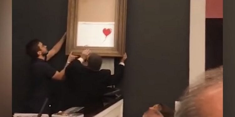 Banksy zadziwił świat. Kupiony za milion obraz dokonał samozniszczenia [WIDEO]