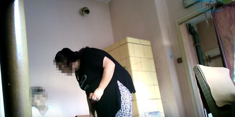 Gniezno: Opiekunka znęcała się nad niewidomą podopieczną. Ujawniono nagranie [WIDEO]