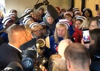 Pielęgniarki usiłowały wejść na teren Sejmu. Wspierał je Bartosz Arłukowicz