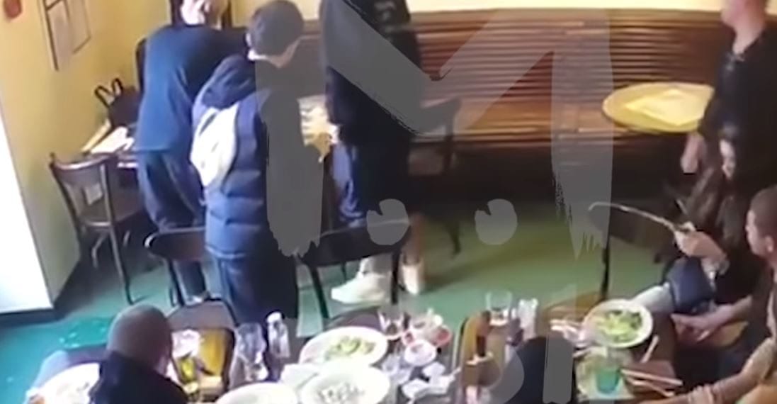 Skandal w Rosji. Piłkarze pobili pracownika ministerstwa! Kazali mu też… wyjeżdżać do Chin [WIDEO]