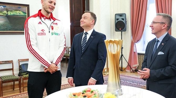 Prezydent odznaczył siatkarzy. Wymyślił „nowy tytuł” dla Bartosza Kurka