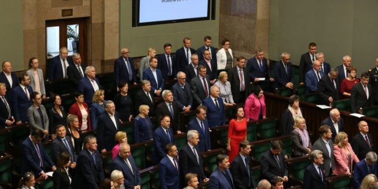 Analityk publikuje pierwszy sondaż po wyborach samorządowych. W Sejmie pięć ugrupowań