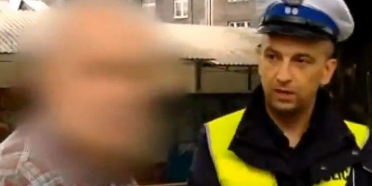 Starszy mężczyzna jechał, jak pirat drogowy. Gdy usłyszał wysokość mandatu wściekł się. „Idź pan, bo pana kopnę w d**ę” [WIDEO]