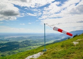 Z jednej strony ocieplenie, z drugiej silny wiatr. IMGW wydał ostrzeżenia dla dwóch województw