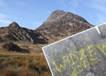 Polacy pozostawili po sobie „pamiątkę” na walijskim szczycie? Brytyjski turysta nie krył oburzenia [FOTO]