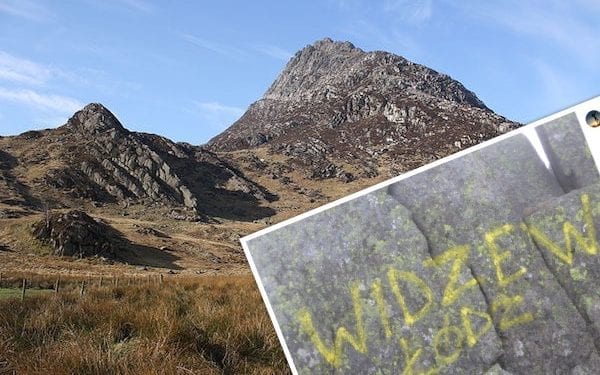 Polacy pozostawili po sobie „pamiątkę” na walijskim szczycie? Brytyjski turysta nie krył oburzenia [FOTO]