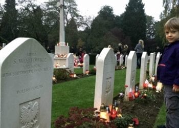 Polsko – brytyjskie obchody Dnia Wszystkich Świętych i Dnia Niepodległości na londyńskim cmentarzu Northwood