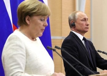 Putin rozmawiał z Merkel. Oskarża Ukrainę o prowokację